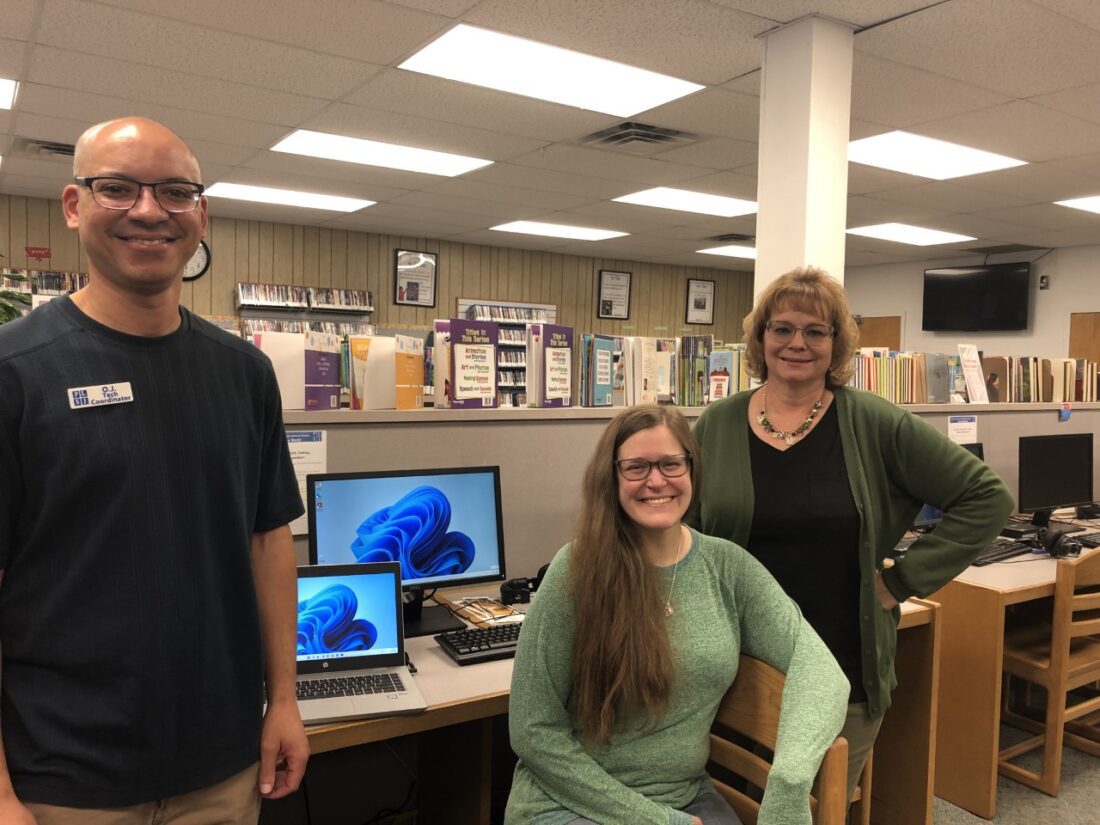 Huntington Bank donates computers, laptops to Tiltonsville library